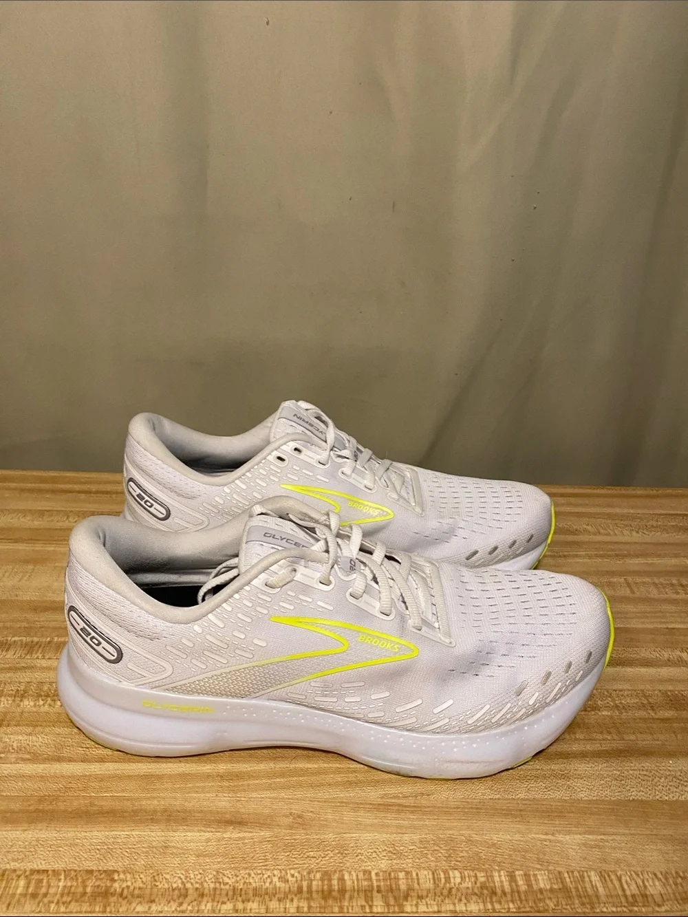 Brooks Men’s Glycerin 20 Running Shoes White/Nightlife size 12M